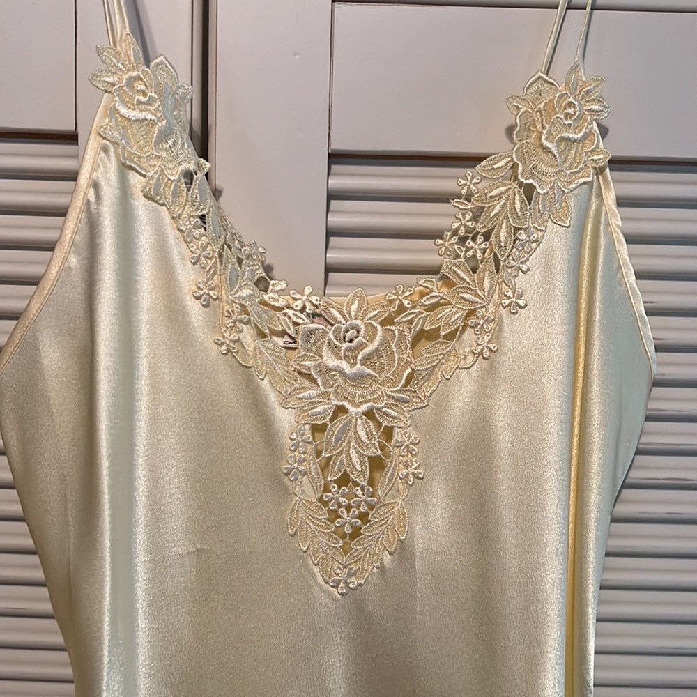 DENTELLE Nightie 💛 - Picture 3 of 6